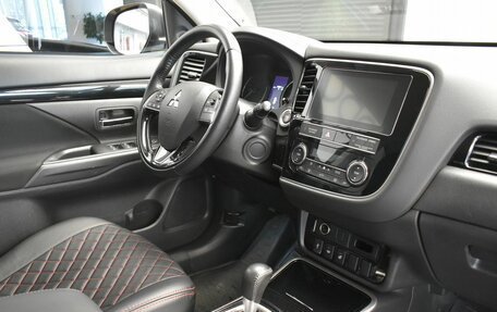 Mitsubishi Outlander III рестайлинг 3, 2019 год, 2 299 000 рублей, 23 фотография