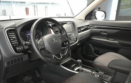 Mitsubishi Outlander III рестайлинг 3, 2019 год, 2 299 000 рублей, 24 фотография