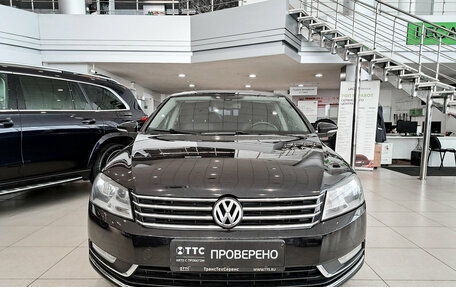 Volkswagen Passat B7, 2011 год, 1 070 000 рублей, 2 фотография