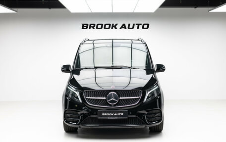 Mercedes-Benz V-Класс, 2023 год, 9 490 000 рублей, 2 фотография