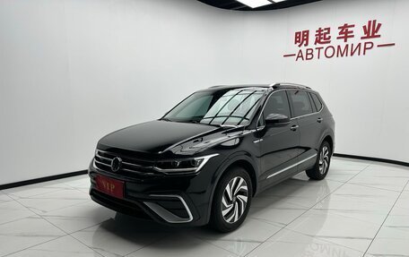 Volkswagen Tiguan II, 2022 год, 2 612 000 рублей, 3 фотография