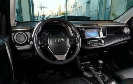 Toyota RAV4, 2019 год, 2 648 000 рублей, 6 фотография