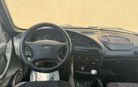 Chevrolet Niva I рестайлинг, 2004 год, 170 000 рублей, 14 фотография
