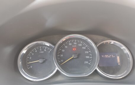 Renault Logan II, 2015 год, 480 000 рублей, 3 фотография