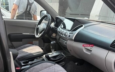 Mitsubishi L200 IV рестайлинг, 2013 год, 1 300 000 рублей, 3 фотография