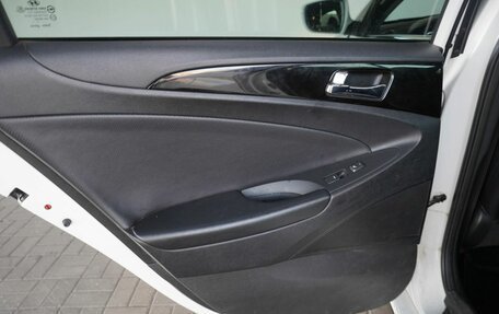 Hyundai Sonata VI, 2011 год, 969 000 рублей, 15 фотография