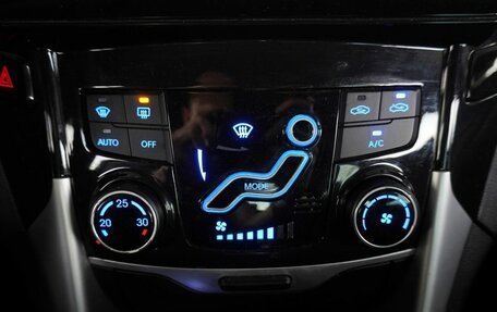 Hyundai Sonata VI, 2011 год, 969 000 рублей, 14 фотография