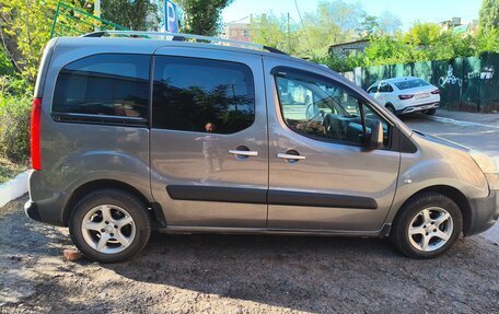Peugeot Partner II рестайлинг 2, 2011 год, 650 000 рублей, 2 фотография