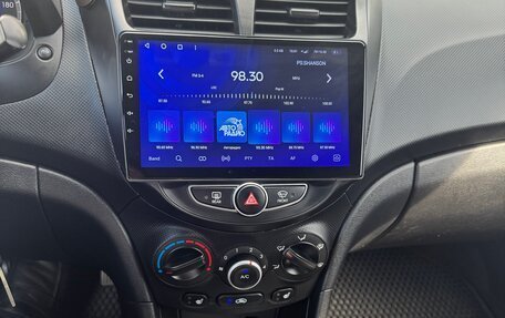 Hyundai Solaris II рестайлинг, 2013 год, 785 000 рублей, 21 фотография