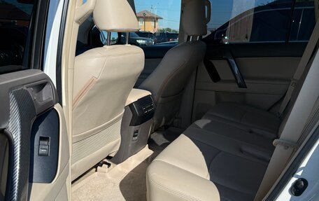 Toyota Land Cruiser Prado 150 рестайлинг 2, 2020 год, 5 200 000 рублей, 8 фотография