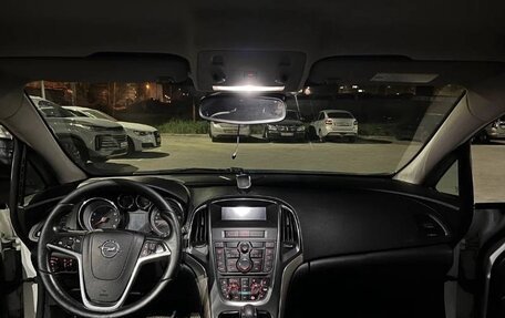 Opel Astra J, 2011 год, 550 000 рублей, 10 фотография