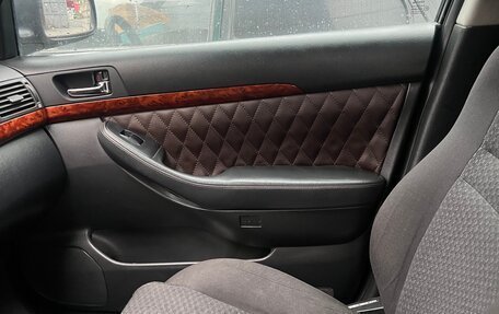 Toyota Avensis III рестайлинг, 2004 год, 630 000 рублей, 5 фотография