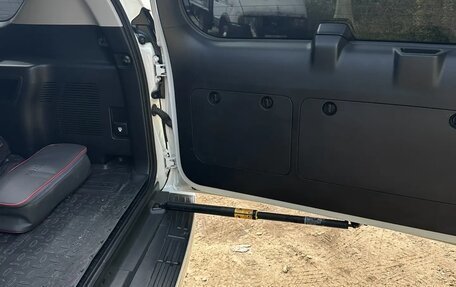 Toyota Land Cruiser Prado 150 рестайлинг 2, 2020 год, 6 350 000 рублей, 10 фотография