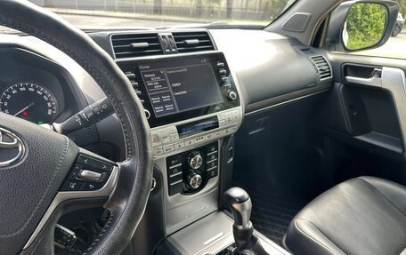 Toyota Land Cruiser Prado 150 рестайлинг 2, 2020 год, 6 350 000 рублей, 13 фотография