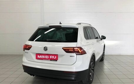 Volkswagen Tiguan II, 2018 год, 2 950 000 рублей, 6 фотография