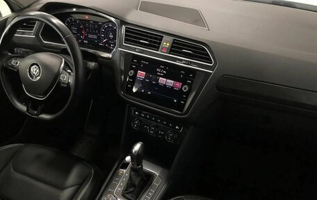 Volkswagen Tiguan II, 2018 год, 2 950 000 рублей, 15 фотография