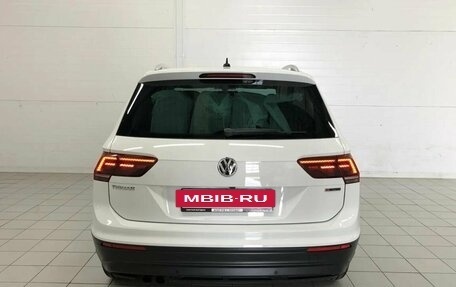 Volkswagen Tiguan II, 2018 год, 2 950 000 рублей, 7 фотография
