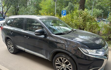 Mitsubishi Outlander III рестайлинг 3, 2017 год, 1 985 500 рублей, 4 фотография
