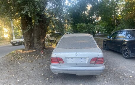 Mercedes-Benz E-Класс, 1997 год, 150 000 рублей, 4 фотография