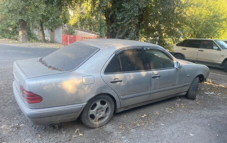 Mercedes-Benz E-Класс, 1997 год, 150 000 рублей, 3 фотография