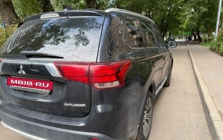 Mitsubishi Outlander III рестайлинг 3, 2017 год, 1 985 500 рублей, 5 фотография