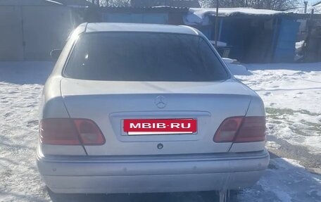Mercedes-Benz E-Класс, 1997 год, 150 000 рублей, 2 фотография