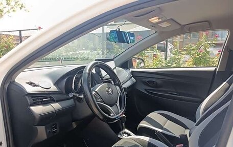 Toyota Yaris XP150 рестайлинг, 2022 год, 1 430 000 рублей, 8 фотография