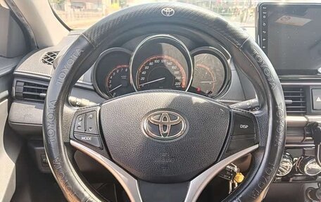 Toyota Yaris XP150 рестайлинг, 2022 год, 1 430 000 рублей, 10 фотография