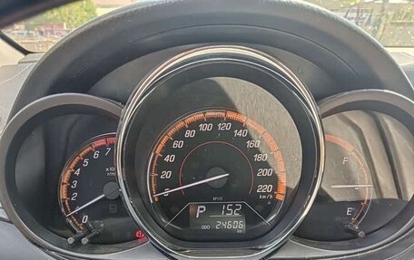 Toyota Yaris XP150 рестайлинг, 2022 год, 1 430 000 рублей, 11 фотография