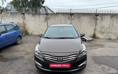 Hyundai Solaris II рестайлинг, 2015 год, 1 000 000 рублей, 1 фотография