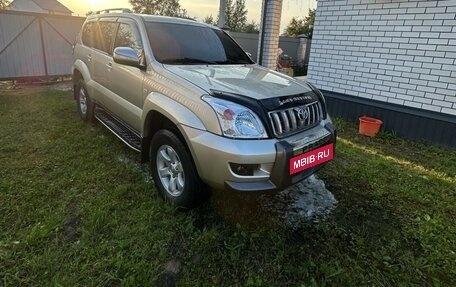 Toyota Land Cruiser Prado 120 рестайлинг, 2006 год, 1 800 000 рублей, 2 фотография