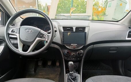 Hyundai Solaris II рестайлинг, 2015 год, 920 000 рублей, 8 фотография