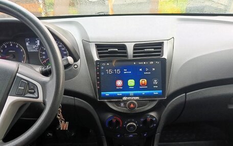 Hyundai Solaris II рестайлинг, 2015 год, 920 000 рублей, 5 фотография