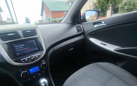Hyundai Solaris II рестайлинг, 2013 год, 800 000 рублей, 10 фотография
