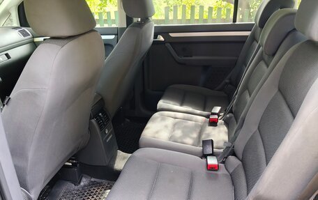 Volkswagen Touran III, 2010 год, 790 000 рублей, 9 фотография