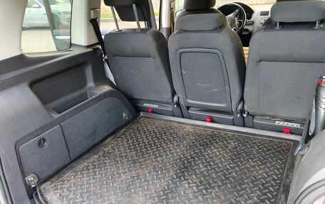 Volkswagen Touran III, 2010 год, 790 000 рублей, 11 фотография