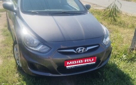 Hyundai Solaris II рестайлинг, 2011 год, 640 000 рублей, 2 фотография