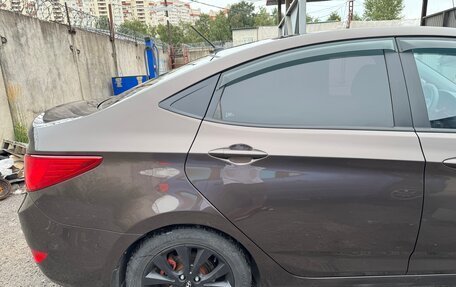 Hyundai Solaris II рестайлинг, 2015 год, 1 000 000 рублей, 17 фотография