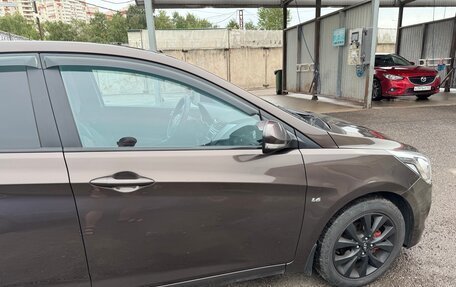 Hyundai Solaris II рестайлинг, 2015 год, 1 000 000 рублей, 18 фотография