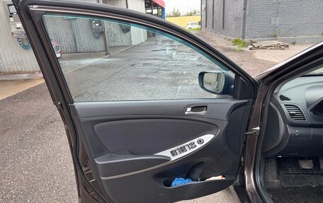 Hyundai Solaris II рестайлинг, 2015 год, 1 000 000 рублей, 24 фотография