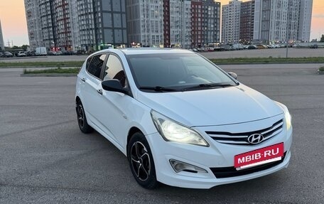 Hyundai Solaris II рестайлинг, 2015 год, 1 200 000 рублей, 2 фотография