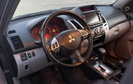 Mitsubishi Pajero Sport II рестайлинг, 2014 год, 1 750 000 рублей, 3 фотография