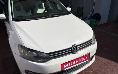 Volkswagen Polo VI (EU Market), 2011 год, 650 000 рублей, 2 фотография