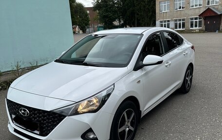Hyundai Solaris II рестайлинг, 2022 год, 1 750 000 рублей, 5 фотография