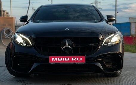 Mercedes-Benz E-Класс, 2019 год, 4 300 000 рублей, 1 фотография