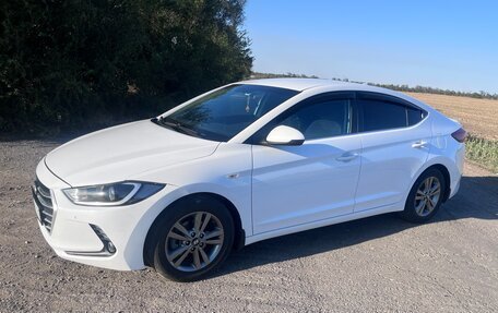 Hyundai Elantra VI рестайлинг, 2017 год, 930 000 рублей, 4 фотография