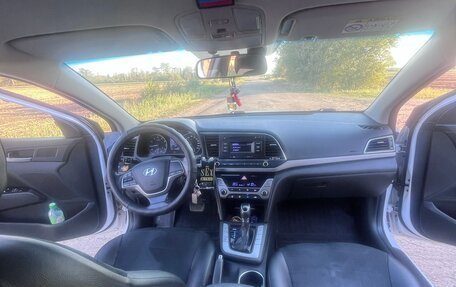 Hyundai Elantra VI рестайлинг, 2017 год, 930 000 рублей, 9 фотография