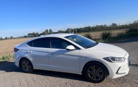Hyundai Elantra VI рестайлинг, 2017 год, 930 000 рублей, 5 фотография