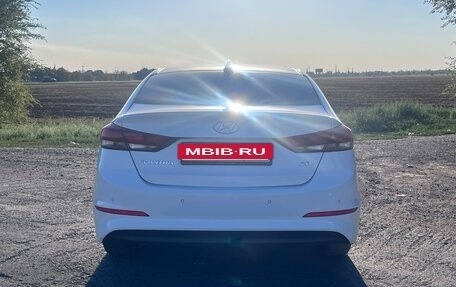 Hyundai Elantra VI рестайлинг, 2017 год, 930 000 рублей, 6 фотография
