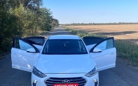 Hyundai Elantra VI рестайлинг, 2017 год, 930 000 рублей, 12 фотография